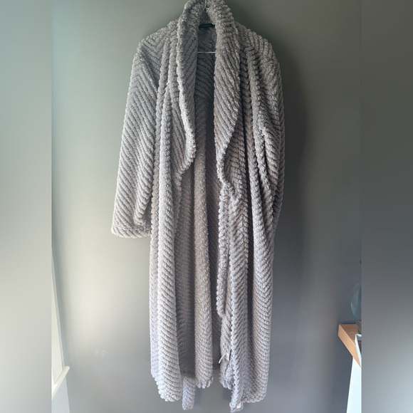 Tamara H. Size Large Luxurious Gray Faux Fur House Coat, belt, pockets - Picture 2 of 7